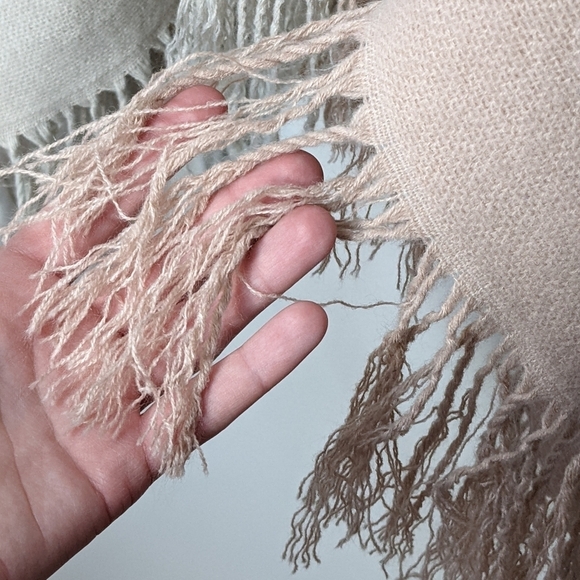 SOIA & KYO Blush Rose Pink Fringe Shawl Scarf Wrap Cardigan Blanket Poncho OS - Picture 10 of 16